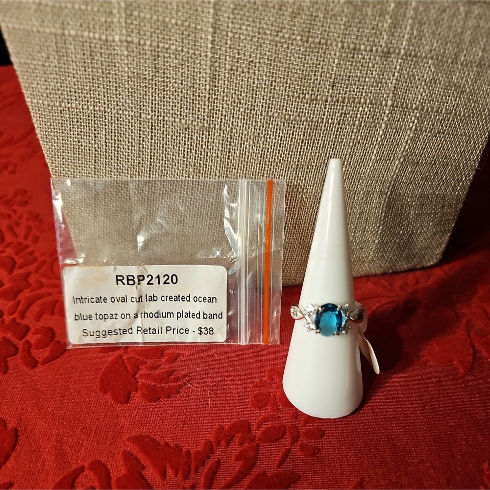 Bomb Party Oval cut Lab Created Ocean Blue Topaz Ring Size 6